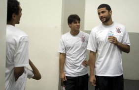 CORINTHIANS/SP X AVAI/SC - Moradei e William nos vestiários antes da partida realizada esta tarde no estádio do Pacaembu, zona oeste da cidade, válida pelo turno do Campeonato Brasileiro de 2009