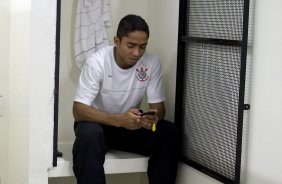 CORINTHIANS/SP X AVAI/SC -Jorge Henrique nos vestiários antes da partida realizada esta tarde no estádio do Pacaembu, zona oeste da cidade, válida pelo turno do Campeonato Brasileiro de 2009