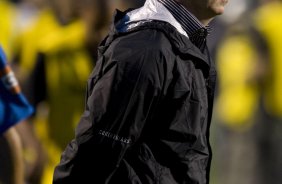 CORINTHIANS/SP X AVAI/STA. CATARINA - Mano Menezes em um lance da partida realizada esta tarde no estádio do Pacaembu, zona oeste da cidade, válida pelo turno do Campeonato Brasileiro de 2009