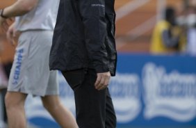 CORINTHIANS/SP X AVAI/STA. CATARINA - Mano Menezes em um lance da partida realizada esta tarde no estádio do Pacaembu, zona oeste da cidade, válida pelo turno do Campeonato Brasileiro de 2009