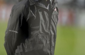 CORINTHIANS/SP X AVAI/STA. CATARINA - Mano Menezes em um lance da partida realizada esta tarde no estádio do Pacaembu, zona oeste da cidade, válida pelo turno do Campeonato Brasileiro de 2009