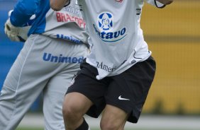 CORINTHIANS/SP X AVAI/STA. CATARINA - Souza reclama da no marcacao de uma falta em um lance da partida realizada esta tarde no estdio do Pacaembu, zona oeste da cidade, vlida pelo turno do Campeonato Brasileiro de 2009