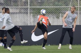 Durante o treino do Corinthians realizado esta manh no Parque Ecolgico do Tiete, zona leste da cidade; o prximo jogo do time ser amanh, domingo, 02/08, contra o Ava, no estdio do Pacaembu, pelo Campeonato Brasileiro 2009