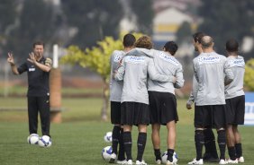 Durante o treino do Corinthians realizado esta manh no Parque Ecolgico do Tiete, zona leste da cidade; o prximo jogo do time ser amanh, domingo, 02/08, contra o Ava, no estdio do Pacaembu, pelo Campeonato Brasileiro 2009