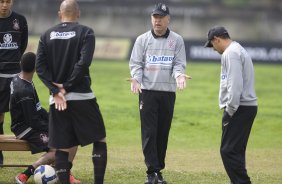 Durante o treino do Corinthians realizado esta manh no Parque Ecolgico do Tiete, zona leste da cidade; o prximo jogo do time ser amanh, domingo, 02/08, contra o Ava, no estdio do Pacaembu, pelo Campeonato Brasileiro 2009