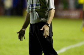 NAUTICO/PE X CORINTHIANS/SP -   Mano Menezes em um lance da partida realizada esta noite no estdio dos Aflitos em Recife, vlida pelo turno do Campeonato Brasileiro de 2009
