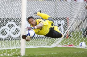 FLAMENGO/RJ X CORINTHIANS/SP -  Bruno em um lance da partida realizada esta tarde no estdio do Maracan, vlida pelo turno do Campeonato Brasileiro de 2009
