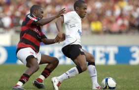 FLAMENGO/RJ X CORINTHIANS/SP -   em um lance da partida realizada esta tarde no estdio do Maracan, vlida pelo turno do Campeonato Brasileiro de 2009