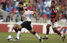 FLAMENGO/RJ X CORINTHIANS/SP -   em um lance da partida realizada esta tarde no estdio do Maracan, vlida pelo turno do Campeonato Brasileiro de 2009