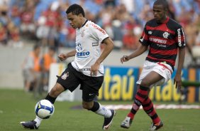 FLAMENGO/RJ X CORINTHIANS/SP -   em um lance da partida realizada esta tarde no estdio do Maracan, vlida pelo turno do Campeonato Brasileiro de 2009
