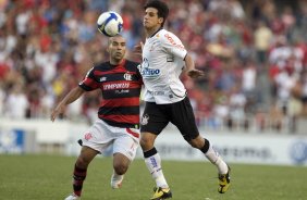 FLAMENGO/RJ X CORINTHIANS/SP -   em um lance da partida realizada esta tarde no estdio do Maracan, vlida pelo turno do Campeonato Brasileiro de 2009