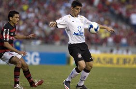 FLAMENGO/RJ X CORINTHIANS/SP -   em um lance da partida realizada esta tarde no estdio do Maracan, vlida pelo turno do Campeonato Brasileiro de 2009