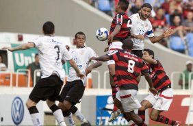 FLAMENGO/RJ X CORINTHIANS/SP -   em um lance da partida realizada esta tarde no estdio do Maracan, vlida pelo turno do Campeonato Brasileiro de 2009