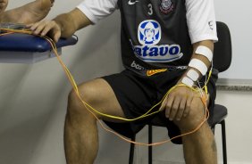 Apos cirurgia na mao esquerda, o jogador Ronaldo fez fisioterapia esta manhã no Parque São Jorge, zona leste da cidade; o próximo jogo do time será domingo, 16/08, contra o Atlético-MG, no Pacaembu, pelo Campeonato Brasileiro 2009