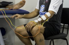 Apos cirurgia na mao esquerda, o jogador Ronaldo fez fisioterapia esta manh no Parque So Jorge, zona leste da cidade; o prximo jogo do time ser domingo, 16/08, contra o Atltico-MG, no Pacaembu, pelo Campeonato Brasileiro 2009