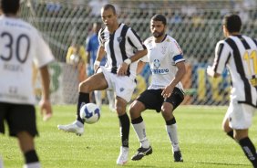 CORINTHIANS/SP X ATLETICO/MG - em um lance da partida realizada esta tarde no estádio do Pacaembu, válida pelo turno do Campeonato Brasileiro de 2009