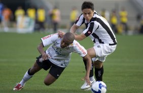 CORINTHIANS/SP X ATLETICO/MG - em um lance da partida realizada esta tarde no estádio do Pacaembu, válida pelo turno do Campeonato Brasileiro de 2009
