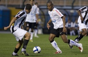 CORINTHIANS/SP X ATLETICO/MG -   em um lance da partida realizada esta tarde no estdio do Pacaembu, vlida pelo turno do Campeonato Brasileiro de 2009