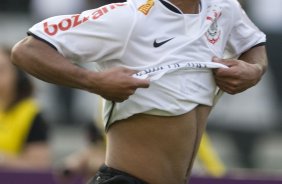 CORINTHIANS/SP X ATLETICO/MG - em um lance da partida realizada esta tarde no estádio do Pacaembu, válida pelo turno do Campeonato Brasileiro de 2009