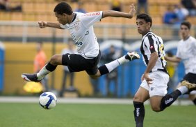 CORINTHIANS/SP X ATLETICO/MG - em um lance da partida realizada esta tarde no estádio do Pacaembu, válida pelo turno do Campeonato Brasileiro de 2009