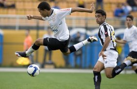 CORINTHIANS/SP X ATLETICO/MG -   em um lance da partida realizada esta tarde no estdio do Pacaembu, vlida pelo turno do Campeonato Brasileiro de 2009