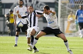 CORINTHIANS/SP X ATLETICO/MG - William(e); Diego Tardelli e Edu Gaspar  em um lance da partida realizada esta tarde no estdio do Pacaembu, vlida pelo turno do Campeonato Brasileiro de 2009