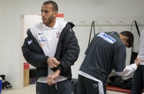 INTERNACIONAL/RS X CORINTHIANS/SP - Rafael que entra no lugar de Felipe nos vestiários antes da partida realizada esta noite no estádio Beira Rio, em Porto Alegre, válida pelo returno do Campeonato Brasileiro de 2009