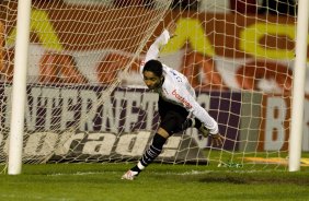 INTERNACIONAL/RS X CORINTHIANS/SP - Jorge Henrique comemora seu gol o segundo do Corinthians  em um lance da partida realizada esta noite no estdio Beira Rio, em Porto Alegre, vlida pelo returno do Campeonato Brasileiro de 2009