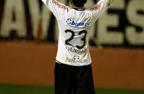 INTERNACIONAL/RS X CORINTHIANS/SP - Jorge Henrique comemora seu gol o segundo do Corinthians  em um lance da partida realizada esta noite no estádio Beira Rio, em Porto Alegre, válida pelo returno do Campeonato Brasileiro de 2009