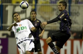 BARUERI/SP X CORINTHIANS/SP - em um lance da partida realizada esta noite na Arena Barueri, na grande So Paulo, vlida pelo returno do Campeonato Brasileiro de 2009