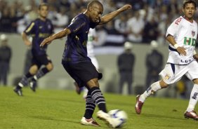 BARUERI/SP X CORINTHIANS/SP - em um lance da partida realizada esta noite na Arena Barueri, na grande So Paulo, vlida pelo returno do Campeonato Brasileiro de 2009