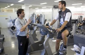 Durante o treino do Corinthians realizado esta manh no Parque So Jorge, zona leste da cidade; o prximo jogo do time ser quarta-feira, 02/09, contra o Santos, no Pacaembu, pelo returno do Campeonato Brasileiro 2009