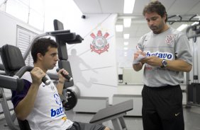 O meia argentinho Matias Defederico foi apresentado e j treinou fisicamente com o preparador Marcos Lima esta manh no Parque So Jorge, zona leste da cidade; o prximo jogo do time ser quarta-feira, 02/09, contra o Santos, no Pacaembu, pelo returno do Campeonato Brasileiro 2009