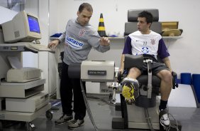 O meia argentinho Matias Defederico foi apresentado e já treinou fisicamente com o fisioterapeuta José Roberto Fregnani, o Betinho,esta manhã no Parque São Jorge, zona leste da cidade; o próximo jogo do time será quarta-feira, 02/09, contra o Santos, no Pacaembu, pelo returno do Campeonato Brasileiro 2009