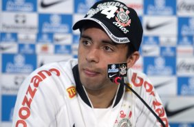 O meia argentinho Matias Defederico foi apresentado esta manhã no Parque São Jorge, zona leste da cidade; o próximo jogo do time será quarta-feira, 02/09, contra o Santos, no Pacaembu, pelo returno do Campeonato Brasileiro 2009
