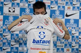 O meia argentinho Matias Defederico foi apresentado esta manh no Parque So Jorge, zona leste da cidade; o prximo jogo do time ser quarta-feira, 02/09, contra o Santos, no Pacaembu, pelo returno do Campeonato Brasileiro 2009