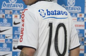 O meia argentinho Matias Defederico foi apresentado esta manhã no Parque São Jorge, zona leste da cidade; o próximo jogo do time será quarta-feira, 02/09, contra o Santos, no Pacaembu, pelo returno do Campeonato Brasileiro 2009