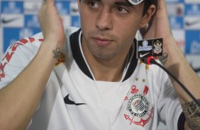O meia argentinho Matias Defederico foi apresentado esta manhã no Parque São Jorge, zona leste da cidade; o próximo jogo do time será quarta-feira, 02/09, contra o Santos, no Pacaembu, pelo returno do Campeonato Brasileiro 2009