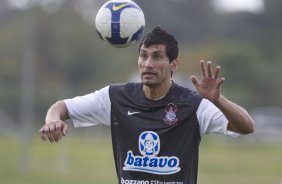 Escudero voltando de contusao durante o treino desta tarde do Corinthians, realizado no CT do Parque Ecolgico do Tiete, zona leste da cidade. ; o prximo jogo do time ser amanh, quarta-feira, 02/09, contra o Santos, no Pacaembu, pelo returno do Campeonato Brasileiro 2009