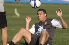 Ronaldo durante o treino desta tarde do Corinthians, realizado no CT do Parque Ecolgico do Tiete, zona leste da cidade. ; o prximo jogo do time ser amanh, quarta-feira, 02/09, contra o Santos, no Pacaembu, pelo returno do Campeonato Brasileiro 2009