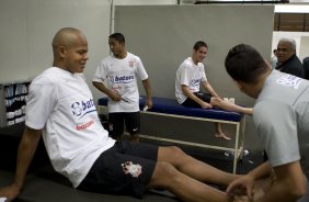 CORINTHIANS/SP X SANTOS/SP - Jogadores nos vestiários antes da partida realizada esta noite no estádio do Pacaembu, zona oeste da cidade, válida pelo returno do Campeonato Brasileiro de 2009