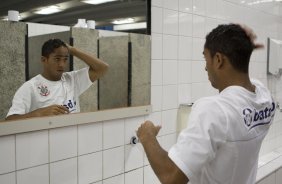 CORINTHIANS/SP X SANTOS/SP - Jorge Henrique nos vestiários antes da partida realizada esta noite no estádio do Pacaembu, zona oeste da cidade, válida pelo returno do Campeonato Brasileiro de 2009