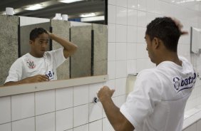 CORINTHIANS/SP X SANTOS/SP - Jorge Henrique nos vestirios antes da partida realizada esta noite no estdio do Pacaembu, zona oeste da cidade, vlida pelo returno do Campeonato Brasileiro de 2009