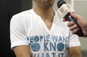 CORINTHIANS/SP X SANTOS/SP - Matias Defederico nos vestiários antes da partida realizada esta noite no estádio do Pacaembu, zona oeste da cidade, válida pelo returno do Campeonato Brasileiro de 2009