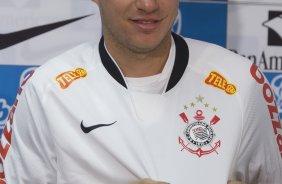 O volante Marcelo Mattos foi apresentado esta manh antes do treino do Corinthians realizado esta manh no Parque So Jorge, zona leste da cidade; o prximo jogo do time ser dia 16/09, contra o Coritiba, no Couto Pereira, em Curitiba, pelo returno do Campeonato Brasileiro 2009