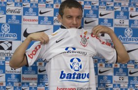 O volante Marcelo Mattos foi apresentado esta manhã antes do treino do Corinthians realizado esta manhã no Parque São Jorge, zona leste da cidade; o próximo jogo do time será dia 16/09, contra o Coritiba, no Couto Pereira, em Curitiba, pelo returno do Campeonato Brasileiro 2009