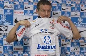 O volante Marcelo Mattos foi apresentado esta manh antes do treino do Corinthians realizado esta manh no Parque So Jorge, zona leste da cidade; o prximo jogo do time ser dia 16/09, contra o Coritiba, no Couto Pereira, em Curitiba, pelo returno do Campeonato Brasileiro 2009