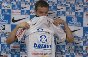 O volante Marcelo Mattos foi apresentado esta manh antes do treino do Corinthians realizado esta manh no Parque So Jorge, zona leste da cidade; o prximo jogo do time ser dia 16/09, contra o Coritiba, no Couto Pereira, em Curitiba, pelo returno do Campeonato Brasileiro 2009