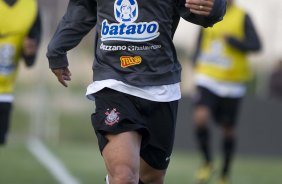 Edno que teve sua documentacao regularizada e faz sua estreia no Corinthians, durante o treino do Corinthians realizado esta tarde no Parque Ecolgico do Tiete; o prximo jogo do time ser domingo, dia 27/09, contra o So Paulo, no estdio do Morumbi, pelo returno do Campeonato Brasileiro 2009