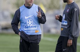 Mano Menezes com o capitao William que volta ao time no domingo durante o treino do Corinthians realizado esta tarde no Parque Ecolgico do Tiete; o prximo jogo do time ser domingo, dia 27/09, contra o So Paulo, no estdio do Morumbi, pelo returno do Campeonato Brasileiro 2009